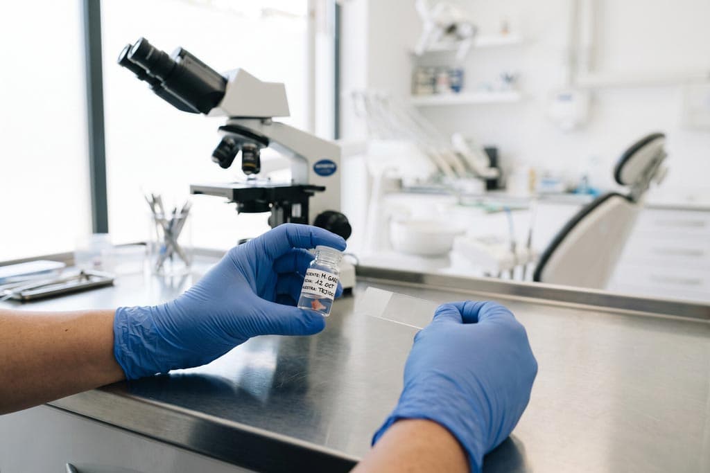 Biopsia dental como prueba clave para la salud bucal en Foz