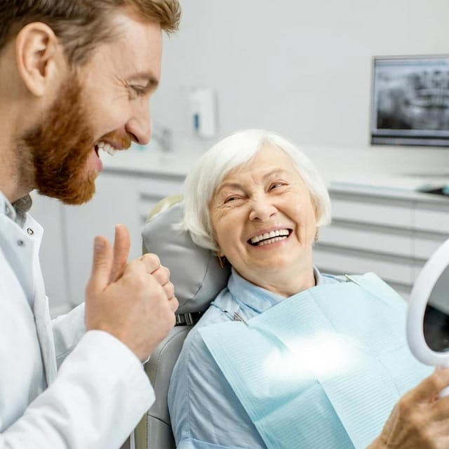 Tratamiento de implantología dental en Foz
