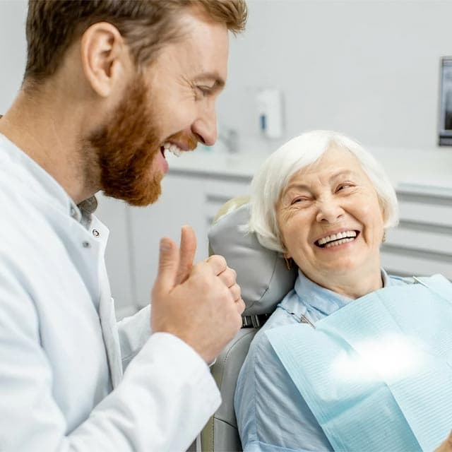 Tratamientos de implantología dental en Foz - Clínica Rosón