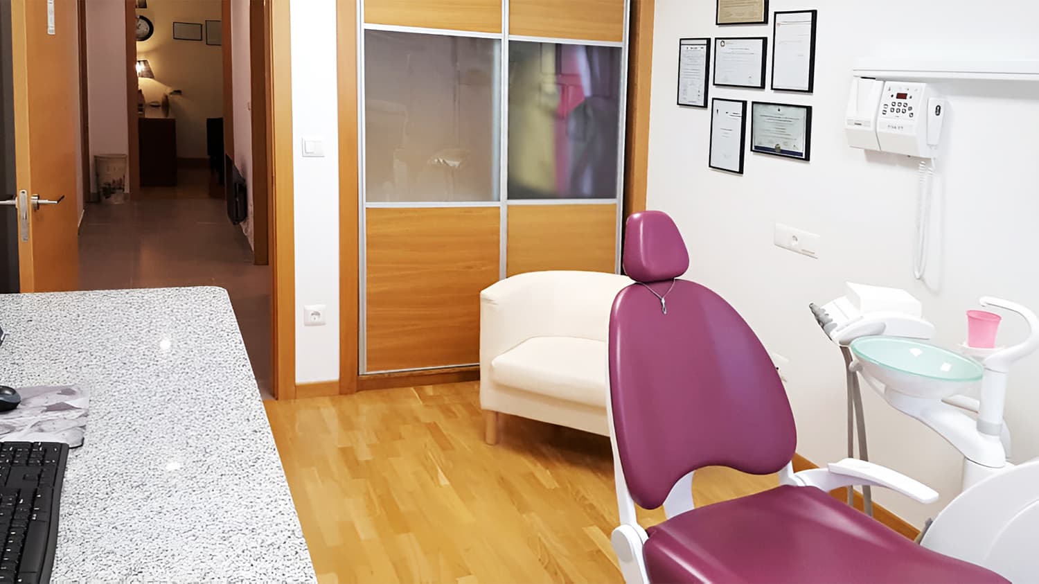 Sala de tratamientos de Clínica Rosón en Foz